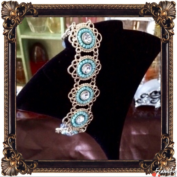 Eye-catching design with charms Jewelry Set - Picture 5 of 6